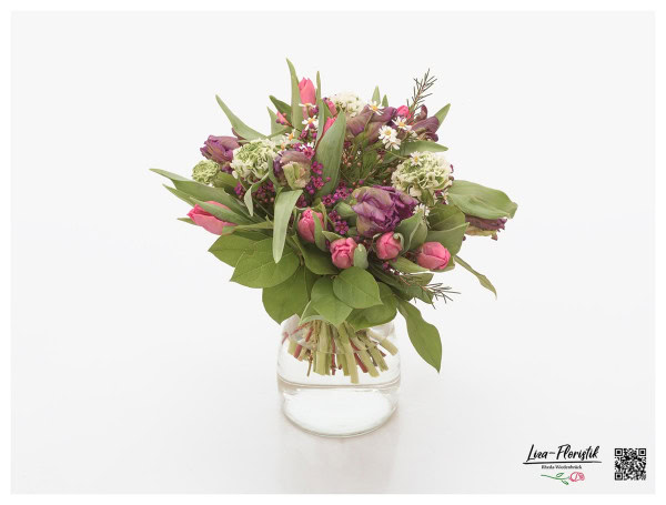Blumenstrauß mit Papageientulpen, Tulpen, Ranunkeln, Wachsblumen und Kamille