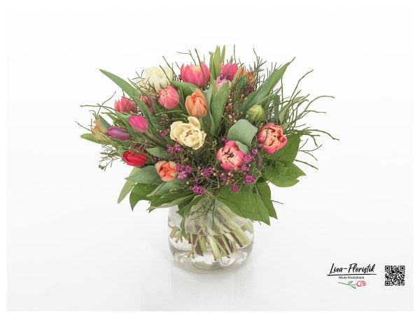 Tulpen, Blaubeeren und Wachsblumen