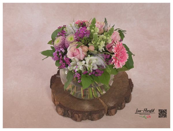 Blumenstrauß mit Löwenmäulchen, Chruysanthemen, Rosen, Gerbera, Wachsblumen und Wachteleiern