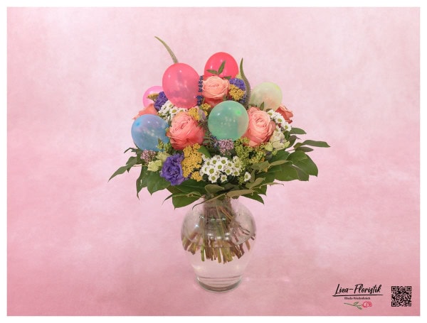 Geburtstagsstrauß mit Santini, Rosen, Lisianthus, Veronica und Schafgarbe