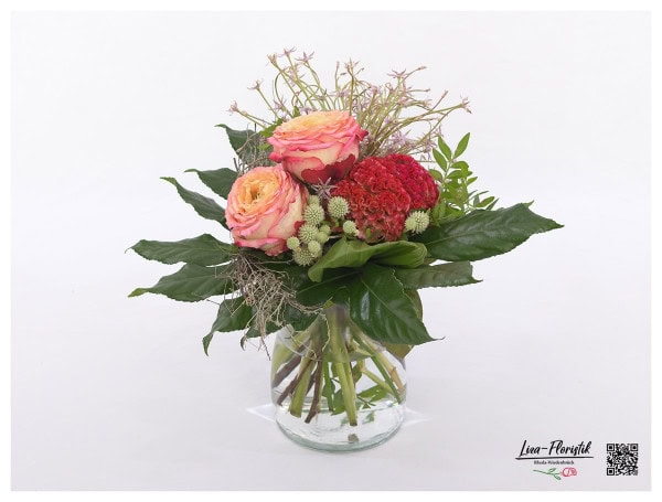 Blumenstrauß mit Celosie, Allium, Disteln und Rosen