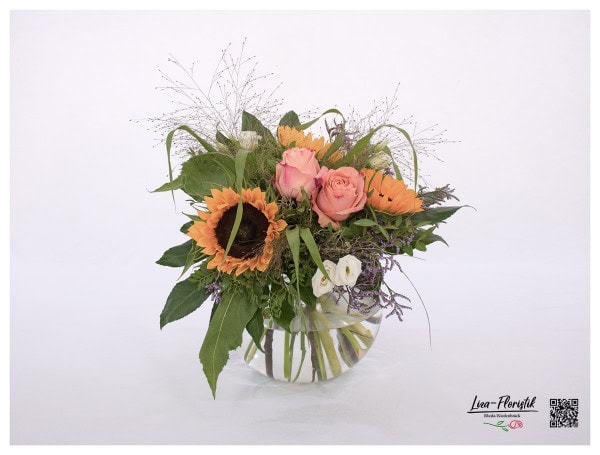 Lisianthus, Sonnenblumen, Statize und Rosen