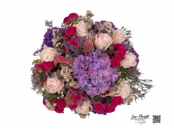 Blumenstrauß mit verschiedenen Hortensien, Rosen, Statice und Celosia