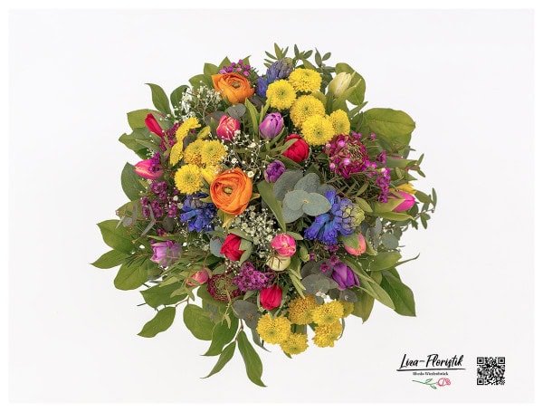 Frühlingsstrauß mit bunten Tulpen, Santini, Hyazinthen, Wachsblumen,  Eukalyptus und Schleierkraut im Detail