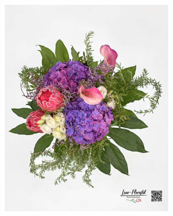 Detail: Blumenstrauß mit Protea, Calla, Lisianthus, Hortensien, Statice und Rosmarin