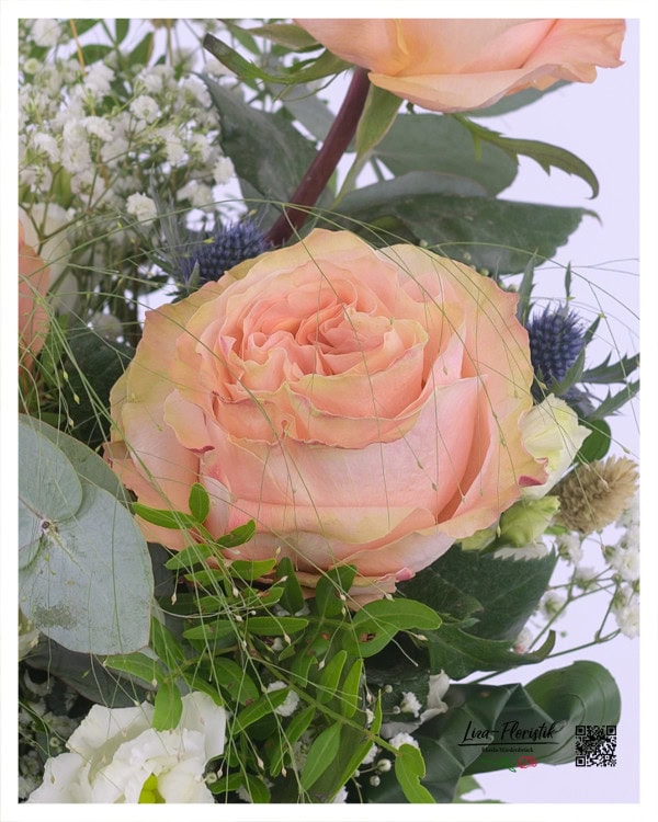 Detail: Ecuador Rose Princess Crown
