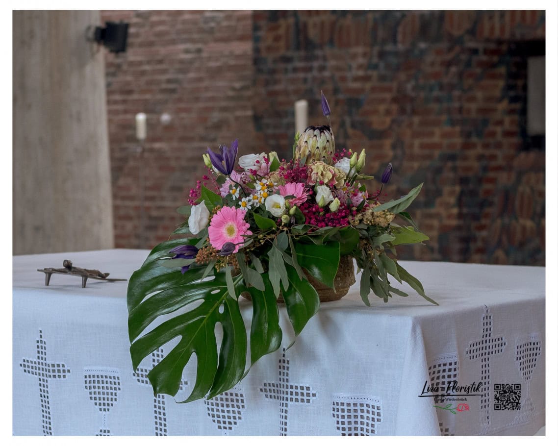 Florale Eleganz für eine festliche und besinnliche Atmosphäre