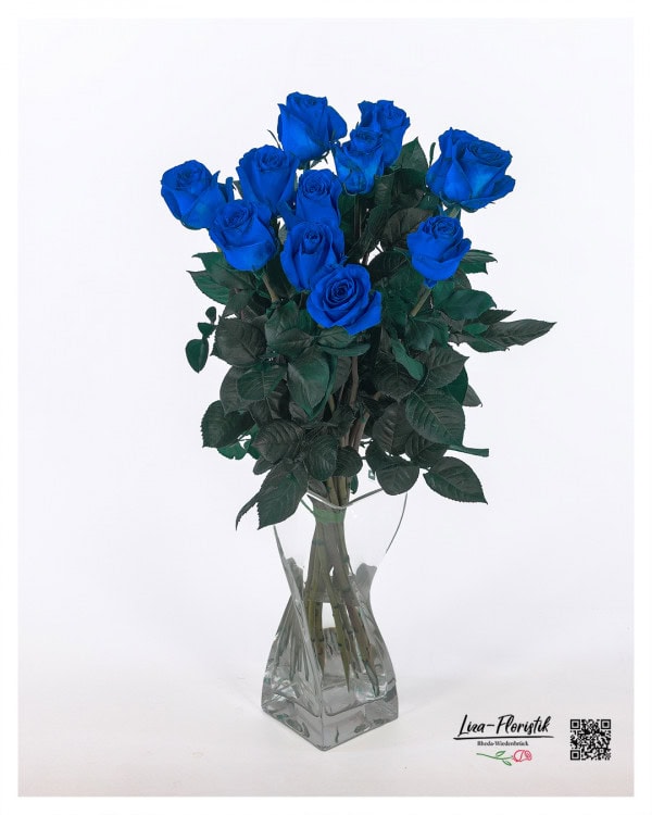 Blumenstrauß mit blauen Rosen – faszinierende Farbakzente durch spezielle Tinten-Färbetechnik